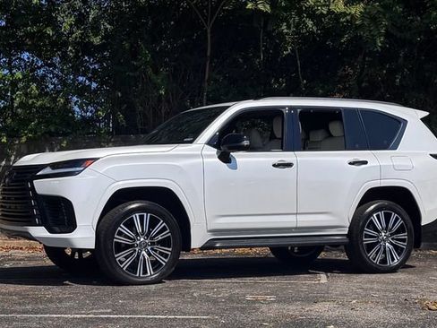 Certified 2025 Lexus LX 600 4WD w/ Appearance Package image 10