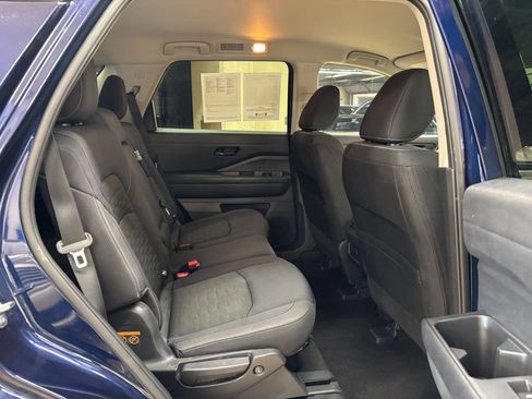Used 2025 Nissan Pathfinder SV FWD image 28