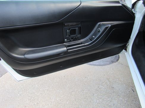 Used 1996 Chevrolet Corvette Coupe RWD image 11