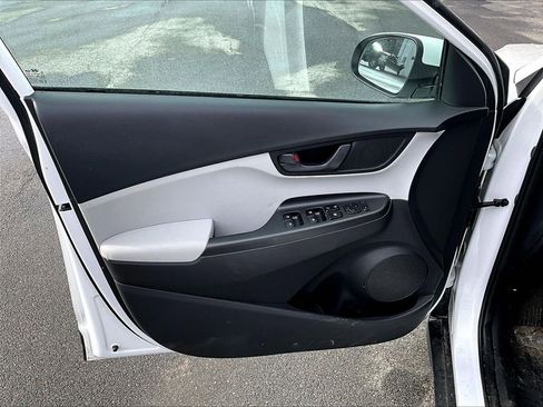 Used 2023 Hyundai Kona SEL w/ Cargo Package image 9