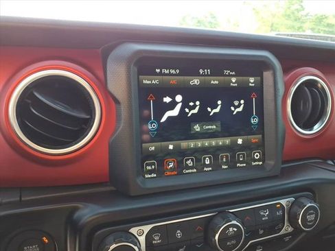 Used 2022 Jeep Wrangler Unlimited Rubicon w/ Cold Weather Group AWD/4WD image 22