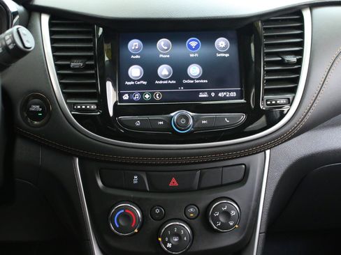 Used 2022 Chevrolet Trax LT w/ LT Convenience Package image 18