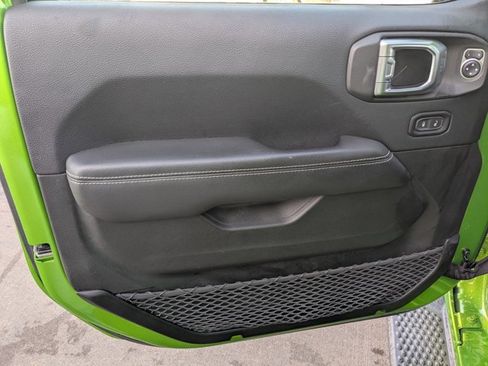 Used 2019 Jeep Wrangler Unlimited Sahara image 9