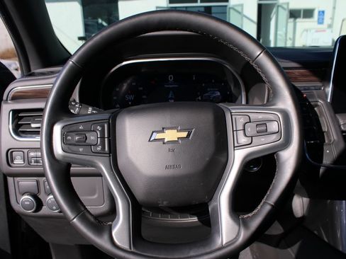 Used 2023 Chevrolet Suburban LT w/ Luxury Package RWD image 31