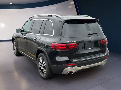 New 2025 Mercedes-Benz GLB 250 4MATIC image 2