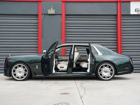 Used 2022 Rolls-Royce Phantom Sedan RWD image 18