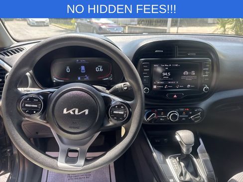 Used 2023 Kia Soul LX w/ LX Technology Package FWD image 17