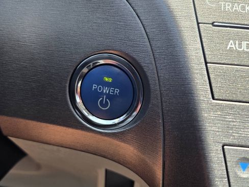 Used 2013 Toyota Prius Three FWD image 18