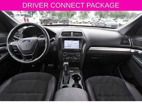 Used 2018 Ford Explorer XLT w/ Equipment Group 202A FWD image 10
