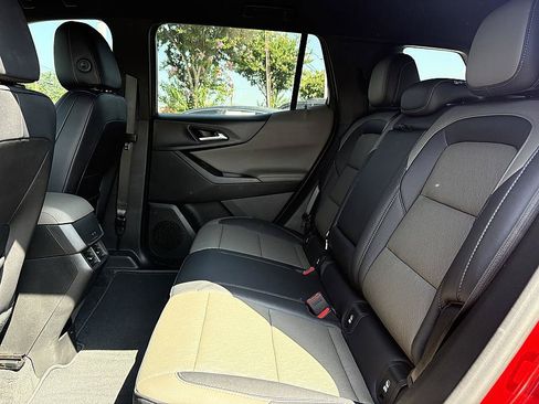 Used 2025 Chevrolet Equinox LT w/ Convenience Package II AWD/4WD image 10