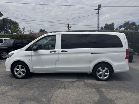 Used 2016 Mercedes-Benz Metris Passenger image 4