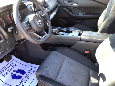 Used 2024 Nissan Rogue SV FWD image 2