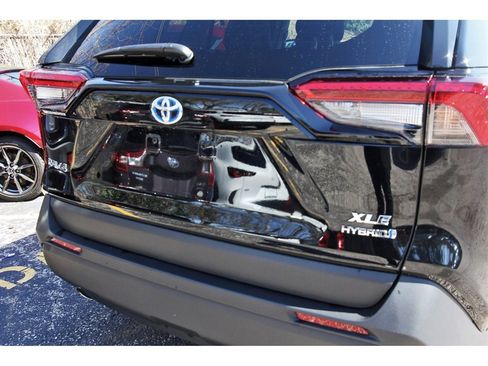 Used 2024 Toyota RAV4 XLE image 5
