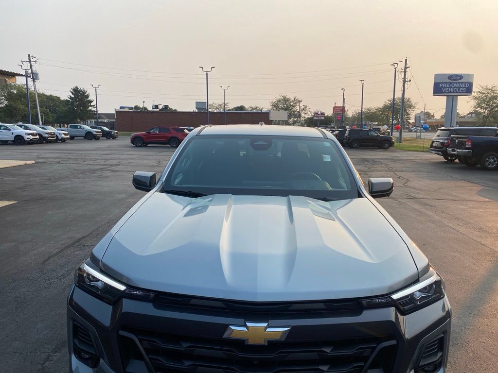 Used 2024 Chevrolet Colorado LT w/ LT Convenience Package III AWD/4WD image 9