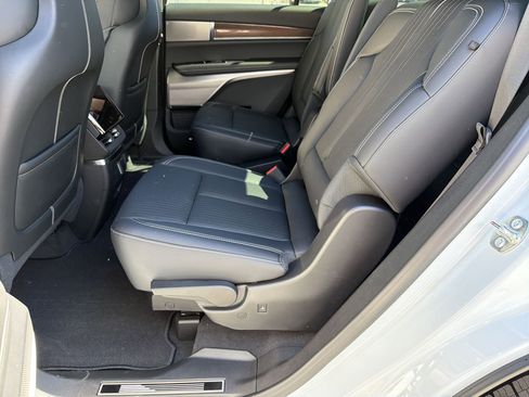 New 2026 Cadillac Vistiq Sport image 14