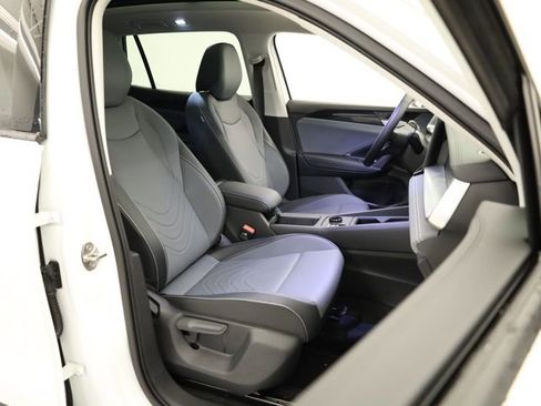 New 2026 Volkswagen Tiguan SE AWD/4WD image 30
