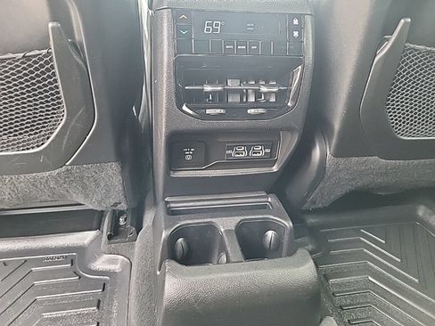 Used 2023 Jeep Grand Cherokee L Laredo AWD/4WD image 16