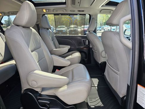 Used 2017 Toyota Sienna Limited Premium AWD/4WD image 11