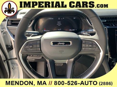 New 2025 Jeep Grand Cherokee Altitude image 20