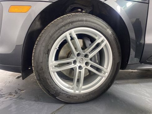 Used 2024 Porsche Macan image 27