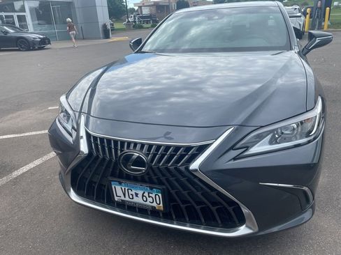 Used 2024 Lexus ES 300h w/ Premium Package FWD image 2