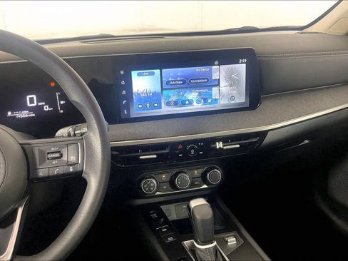 Used 2025 Nissan Kicks SV FWD image 8