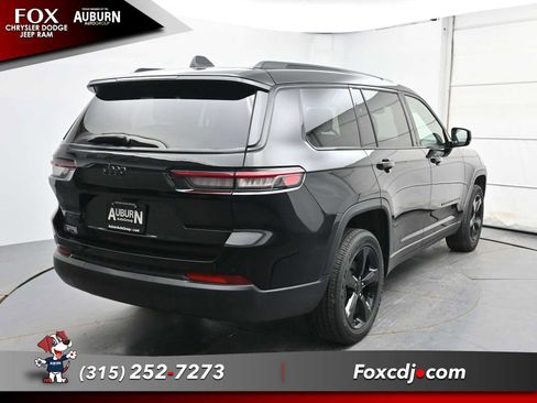 Used 2023 Jeep Grand Cherokee L Laredo image 14