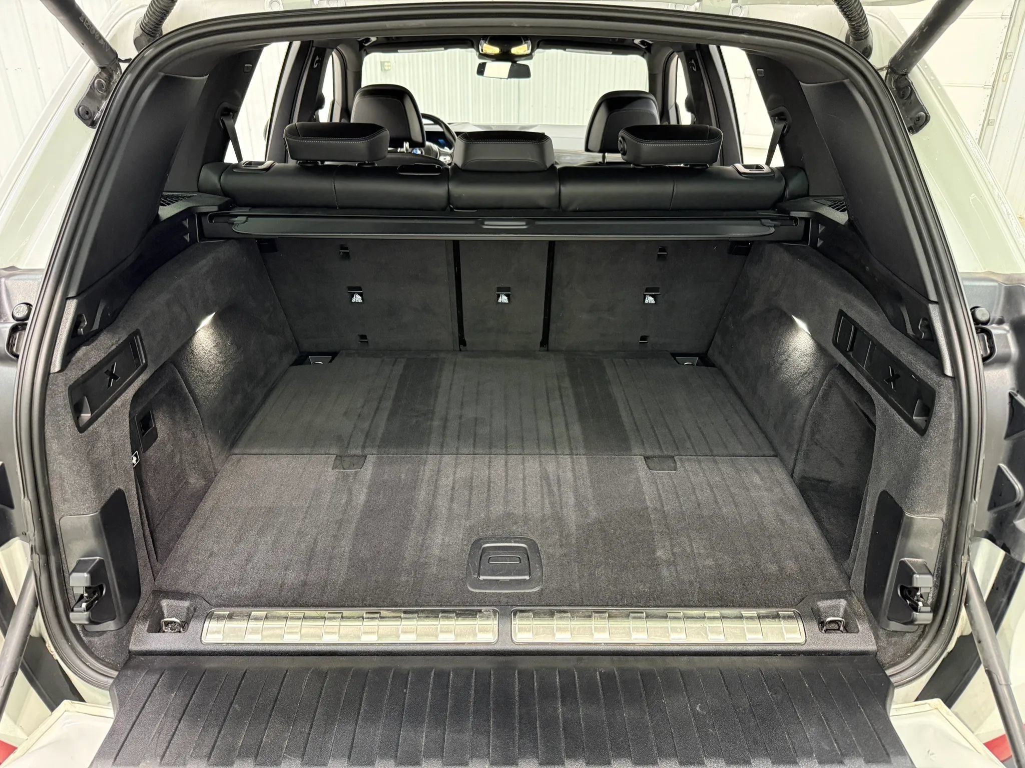 Used 2025 BMW X5 xDrive50e AWD/4WD image 17