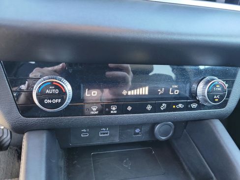 Used 2024 Mitsubishi Outlander SE image 30