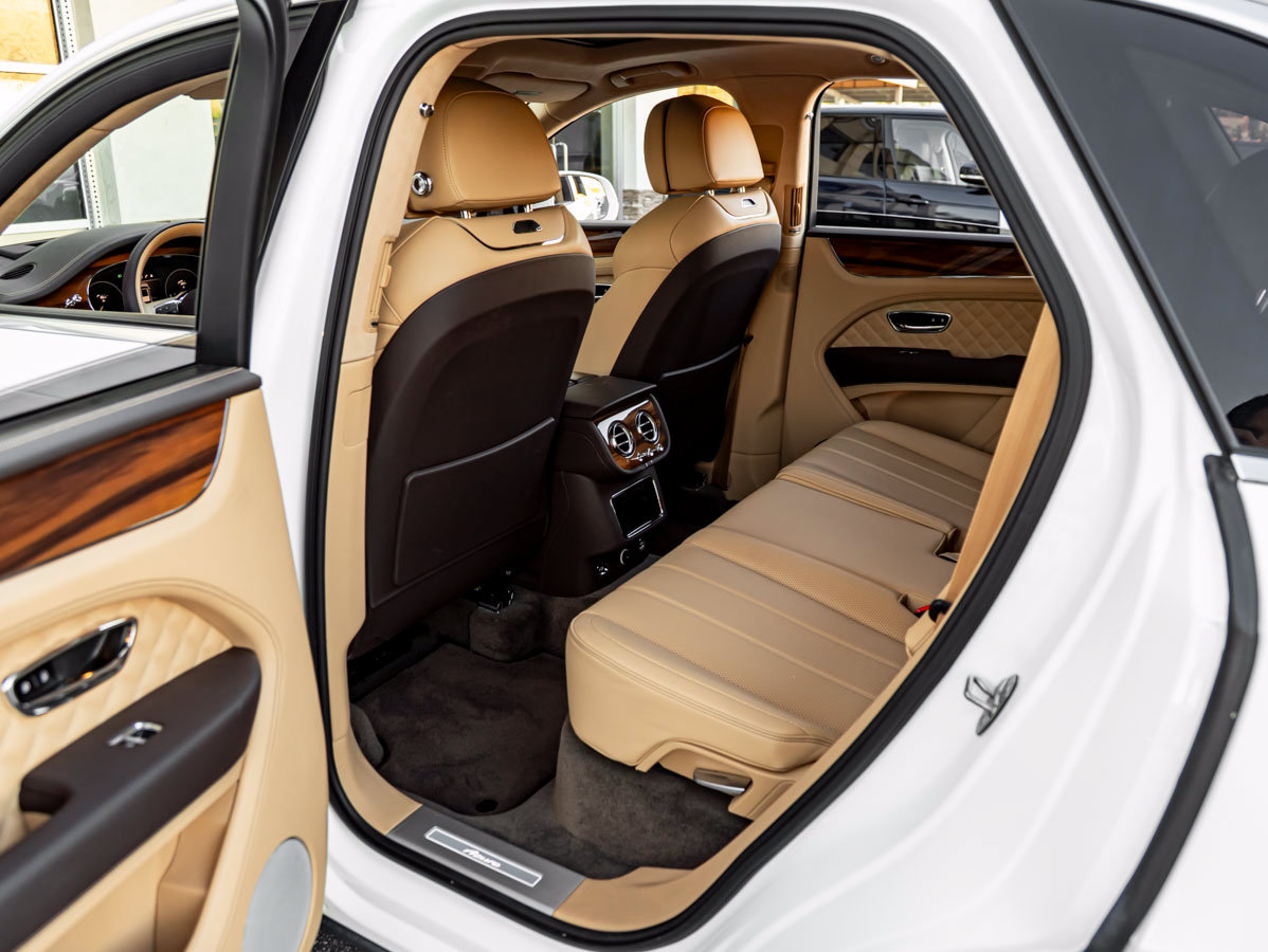 Used 2023 Bentley Bentayga AWD/4WD image 31