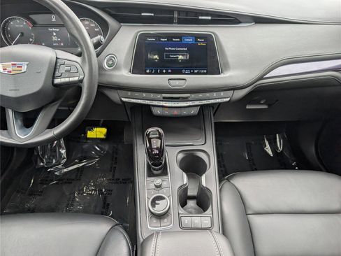 Used 2023 Cadillac XT4 Luxury w/ Cold Weather Package AWD/4WD image 19