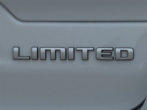 New 2025 Jeep Grand Cherokee Limited w/ Trailer Tow Package image 8