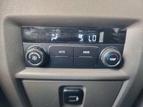 Used 2018 Chevrolet Traverse LT FWD image 10