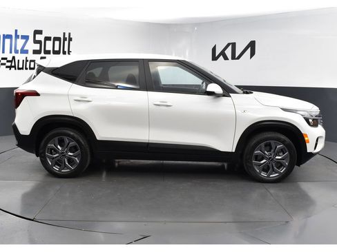 Certified 2025 Kia Seltos LX image 6