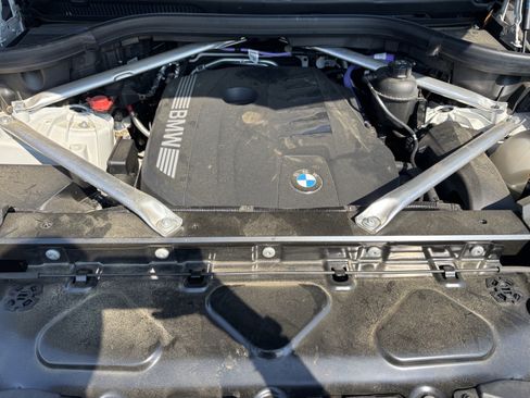 Used 2025 BMW X5 xDrive40i w/ M Sport Package AWD/4WD image 36