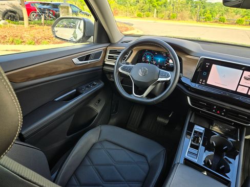 Used 2024 Volkswagen Atlas SE FWD image 9