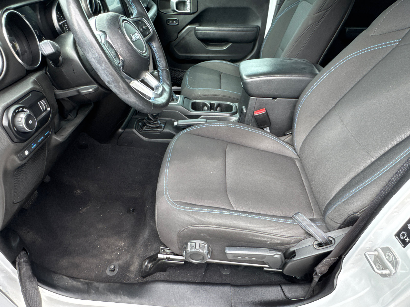 Used 2023 Jeep Wrangler Unlimited Rubicon 4xe w/ Safety Group AWD/4WD image 9