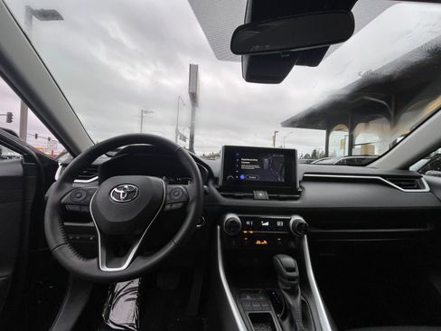 Used 2025 Toyota RAV4 XLE image 33