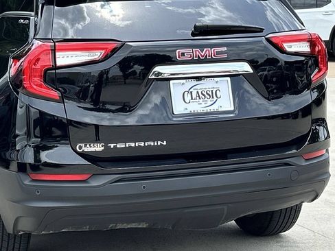 Used 2024 GMC Terrain SLE w/ Driver Convenience Package FWD image 6