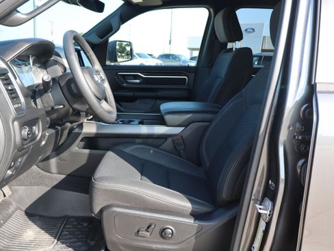 Used 2025 RAM 1500 Big Horn AWD/4WD image 9