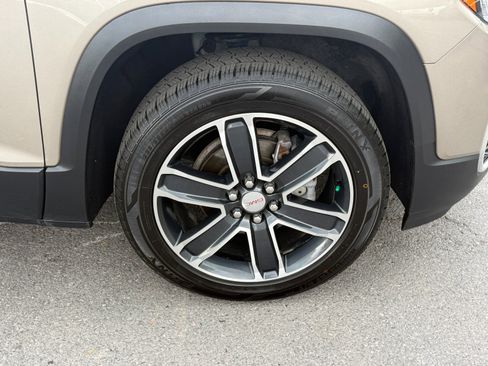 Used 2023 GMC Acadia SLT w/ Technology Package AWD/4WD image 12