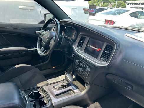 Used 2022 Dodge Charger R/T w/ Plus Group RWD image 9