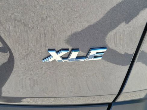 Used 2021 Toyota RAV4 XLE image 8