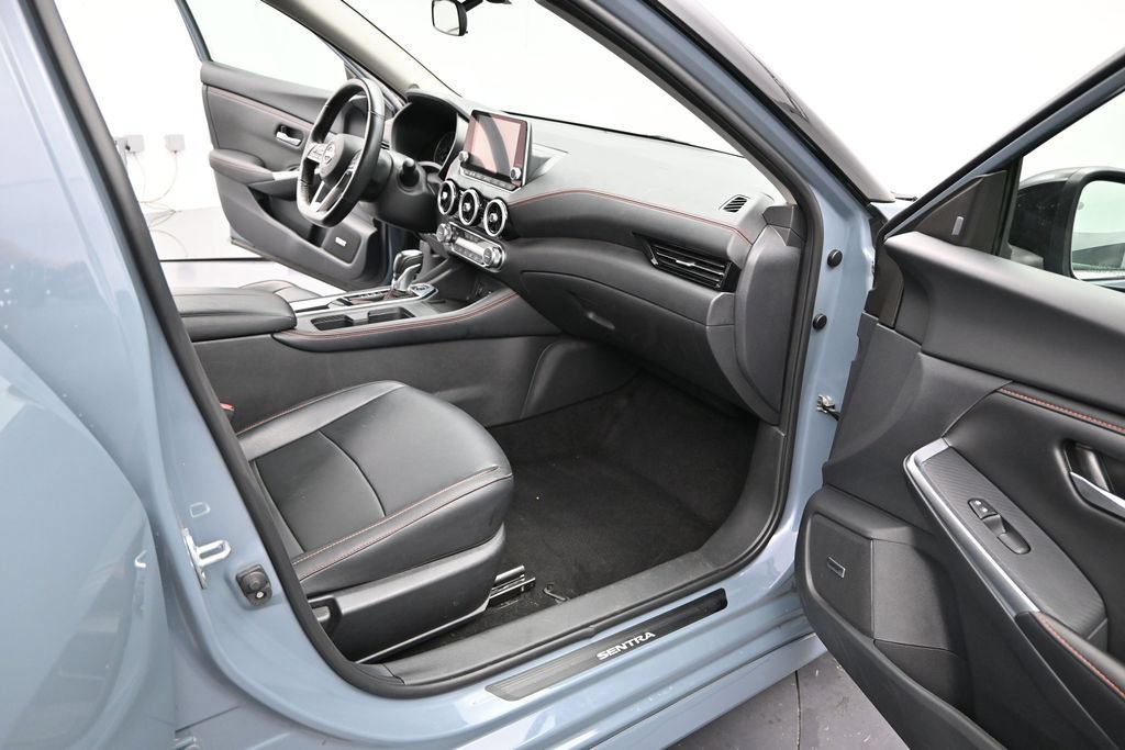 Used 2025 Nissan Sentra SR w/ SR Premium Package FWD image 6