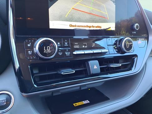 Used 2023 Toyota Highlander Limited image 20