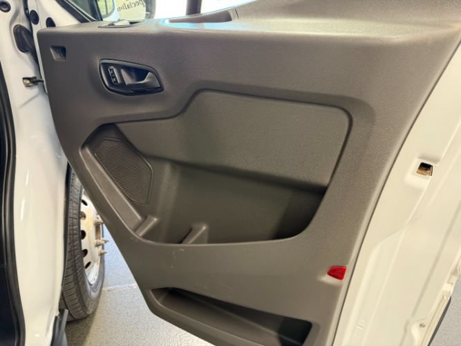 Used 2022 Ford Transit 350 DRW RWD image 26