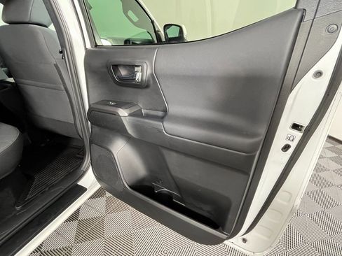 Used 2019 Toyota Tacoma TRD Off-Road image 24