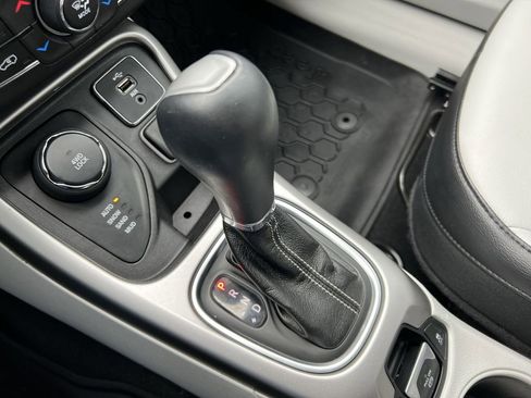 Used 2018 Jeep Compass Latitude w/ Popular Equipment Group image 15