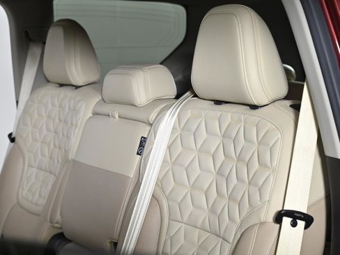 Used 2025 Nissan Armada Platinum image 30