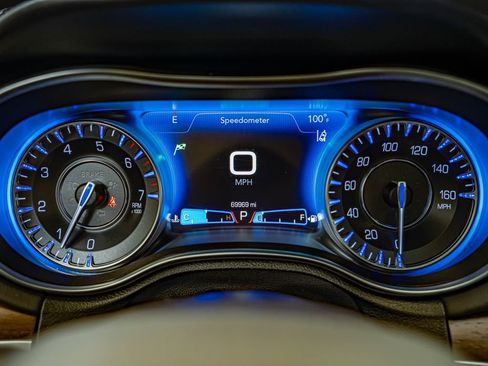 Used 2020 Chrysler 300 C w/ Sun, Sound & Nav Package RWD image 29
